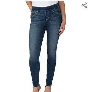 Levi Totally Shaping Pull-on Skinny Jeans